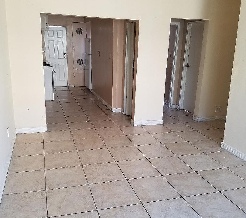 1st image of 211 Columbia Pl