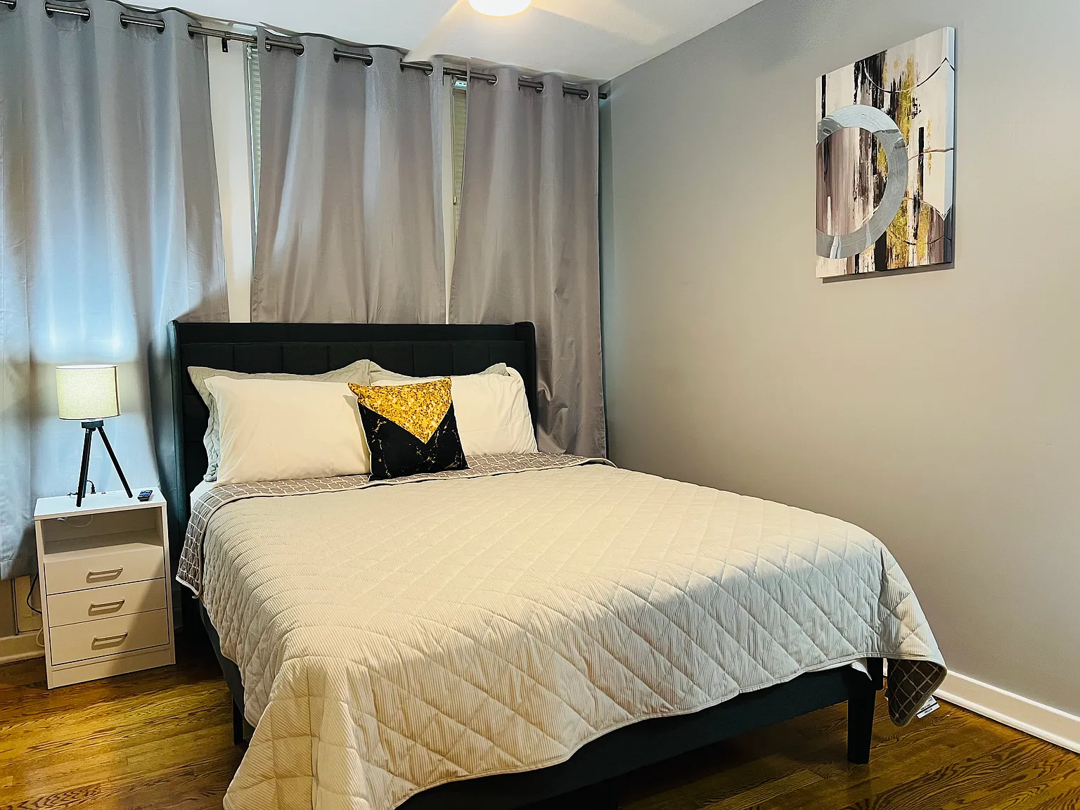 3 bed, 1200 sqft, $9,300 — Photo 4