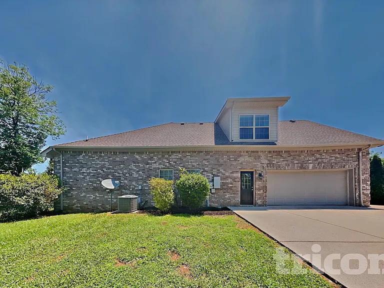 1306 Crescent Ridge Dr — Photo 16