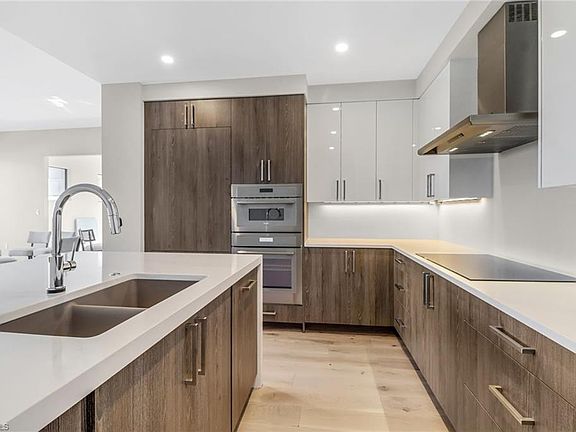 4th image of 1125 CENTRAL AVE #579