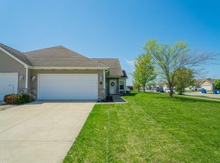 10530 Maine Dr, Crown Point, IN 46307