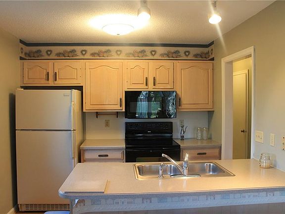 2nd image of 3205 Georgian Ct