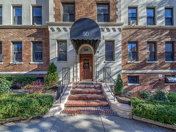 2nd image of 30 Windsor Ter APT 3E