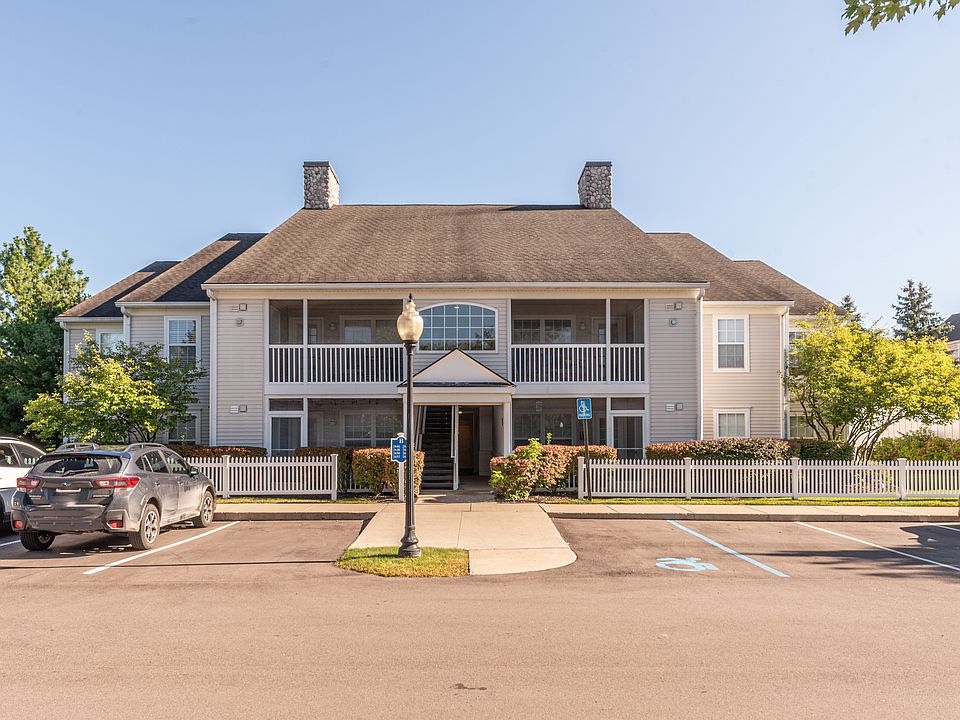 1st image of 2646 S Knightsbridge Cir #1