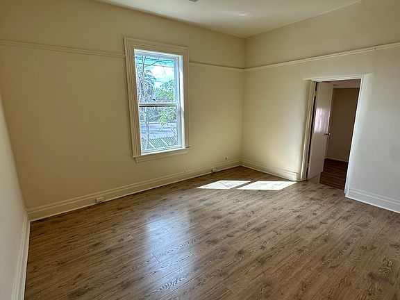 5th image of 388 N Court Ave