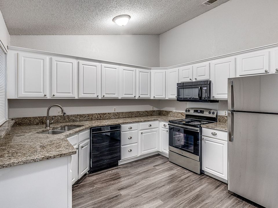 1st image of 500 Kalmia Dr