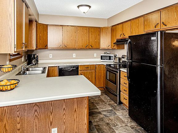 4th image of 702 12th Ave W