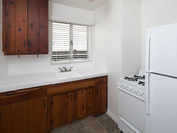5th image of 4470 Euclid Ave APT E