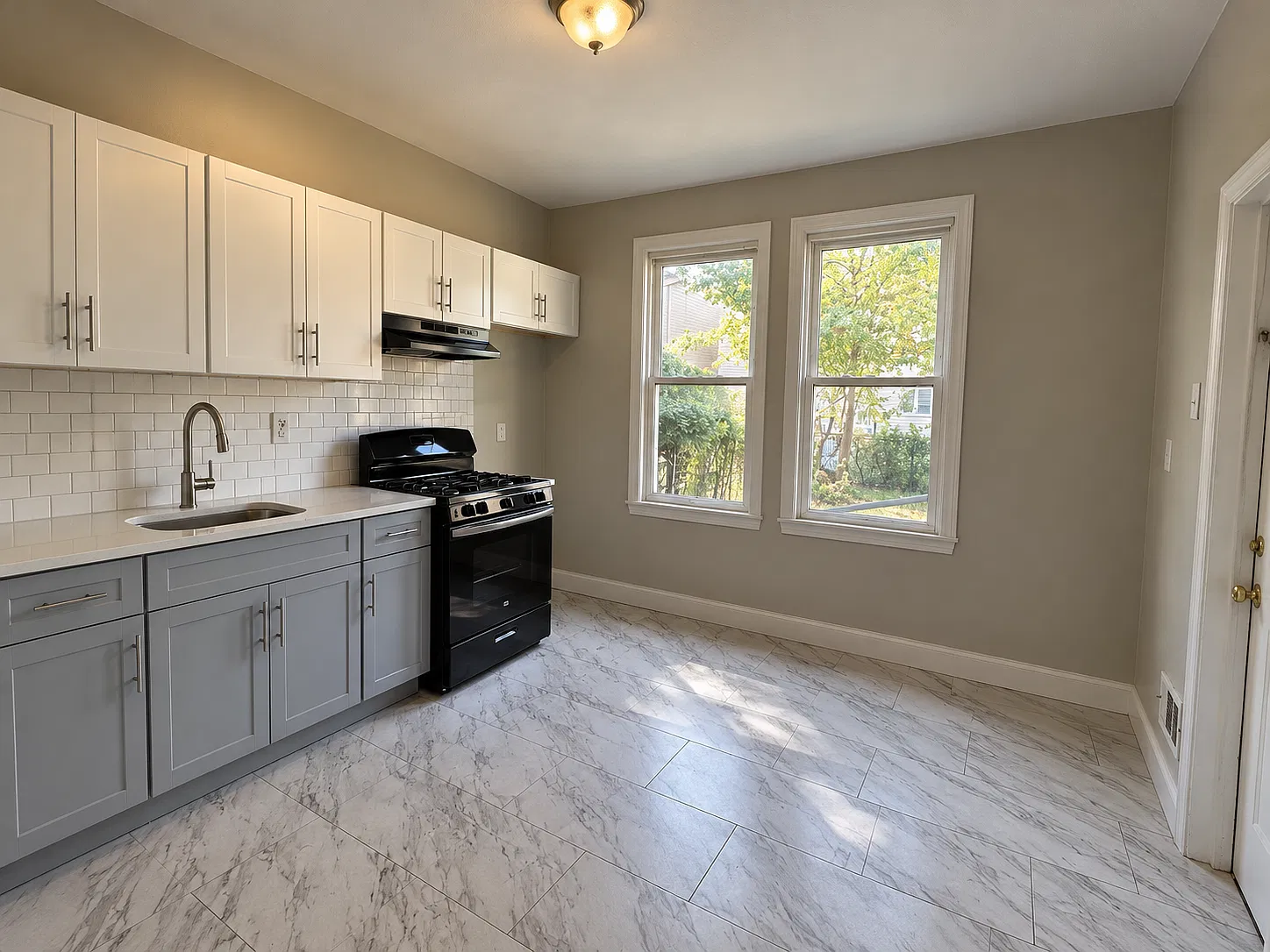 3 bed, 1.5 bath, 1200 sqft, $1,995 — Photo 2