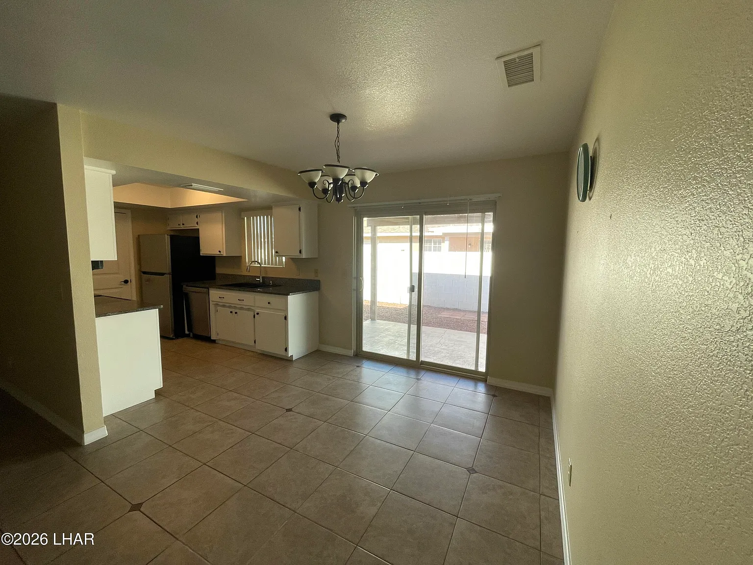 3 bed, 2.0 bath, 1204 sqft, $1,600 — Photo 4