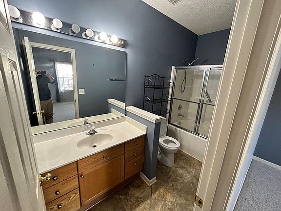 5th image of 1122 Ashcroft Dr W