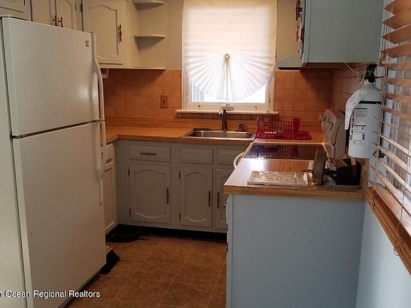 3rd image of 26A Molly Pitcher Blvd
