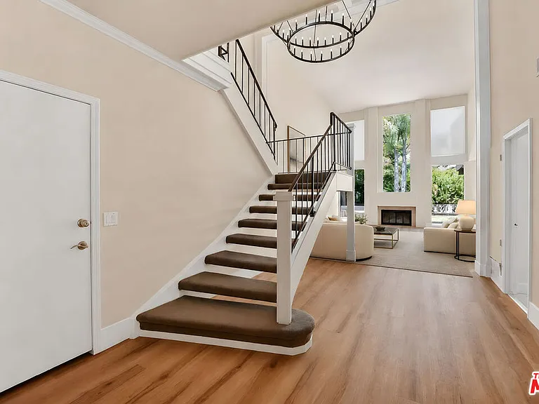 1288 Calle De Sevilla — Photo 2