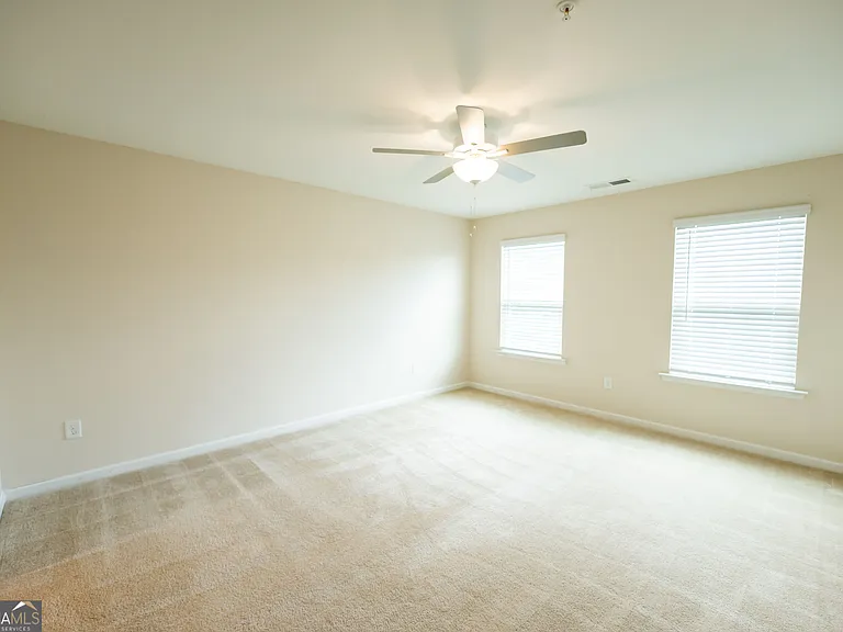 57 Robertson Ave — Photo 28