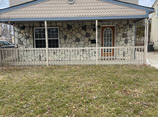 8561 Harding Ave, Center Line, MI 48015