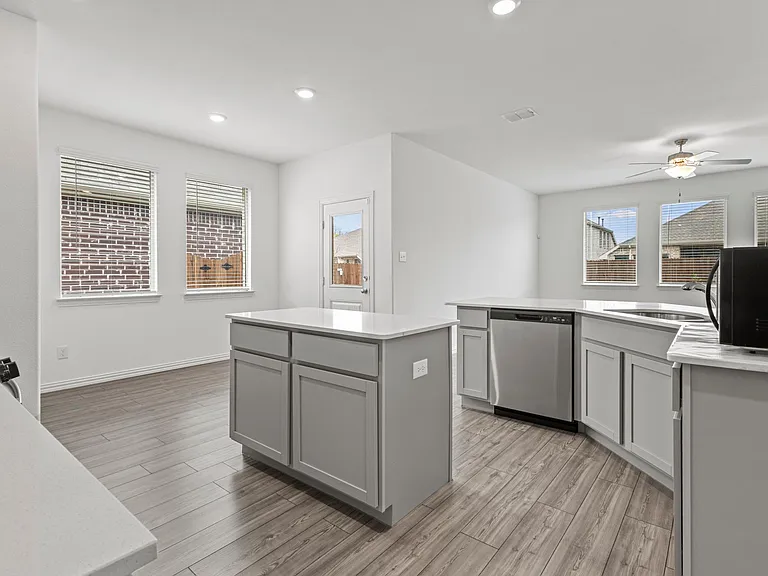 3708 Milkweed Rd — Photo 2