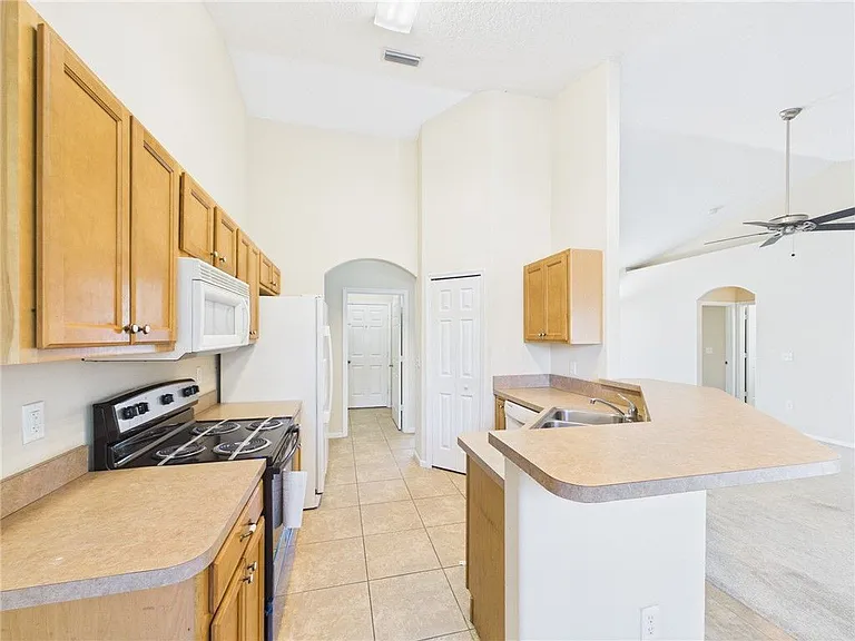 462 Lloyd St — Photo 12