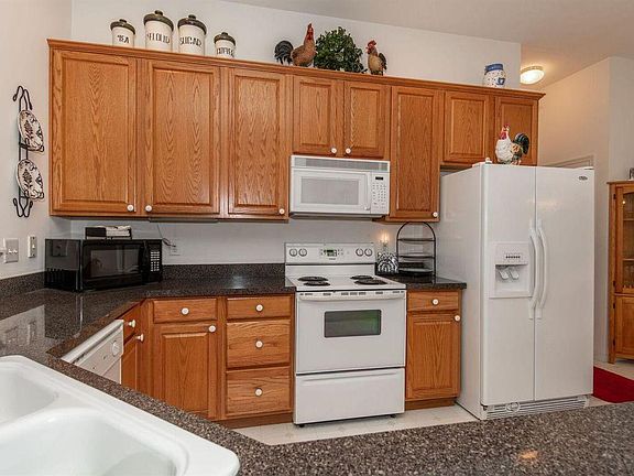 3rd image of 3821 Sandtrap Cir