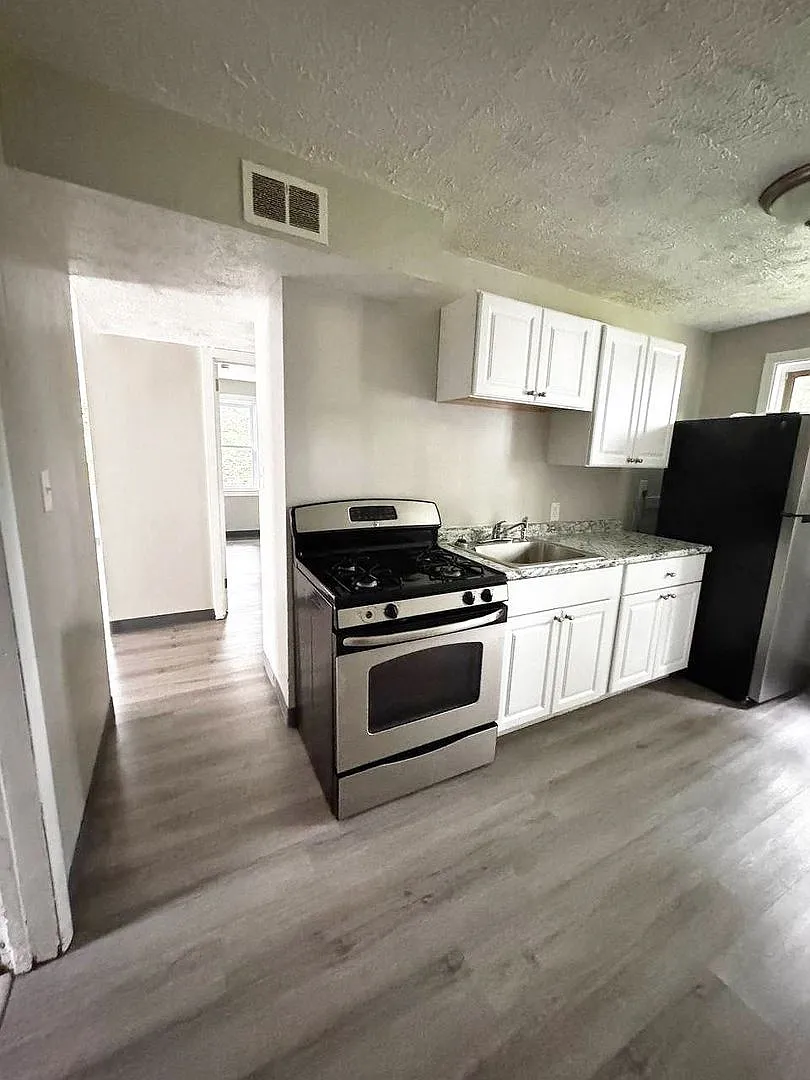Building Photo - 334-340 Hemlock Drive