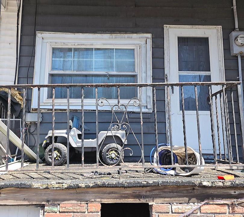 1st image of 1033 E Centre St