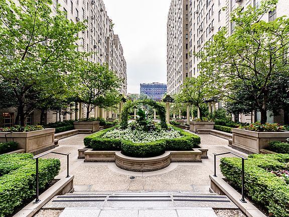 2nd image of 353 W 56th St