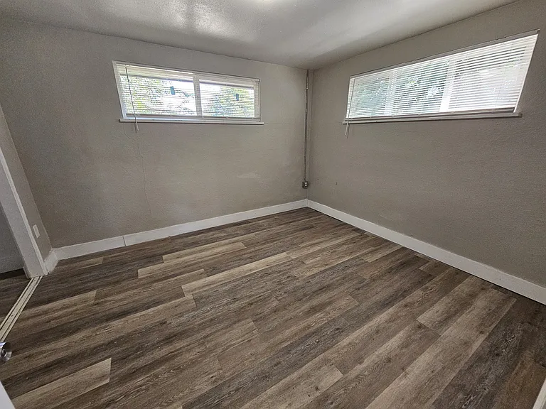 8753 E 14th Ave — Photo 5