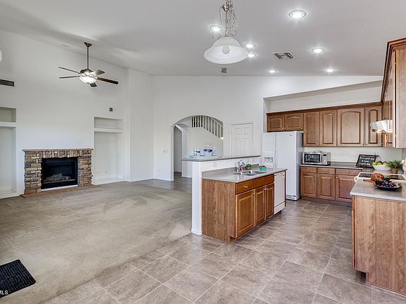 3rd image of 2026 E Carob Dr