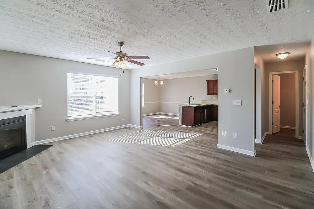 3 bed, 2.5 bath, 1904 sqft, $2,880 — Photo 3