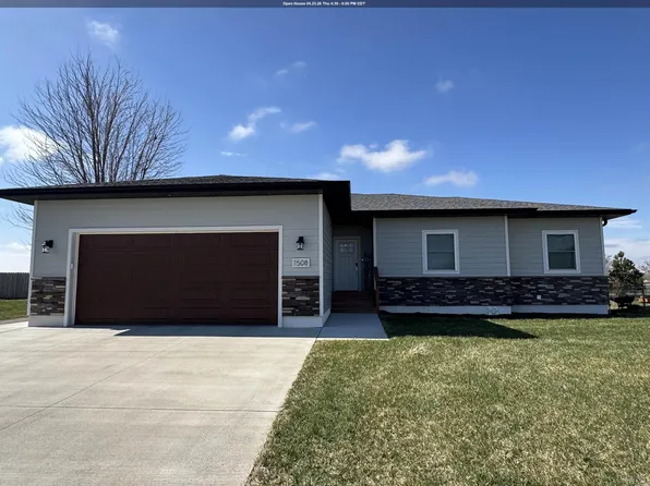 1508 Country Club Dr, Elk Point, SD 57025