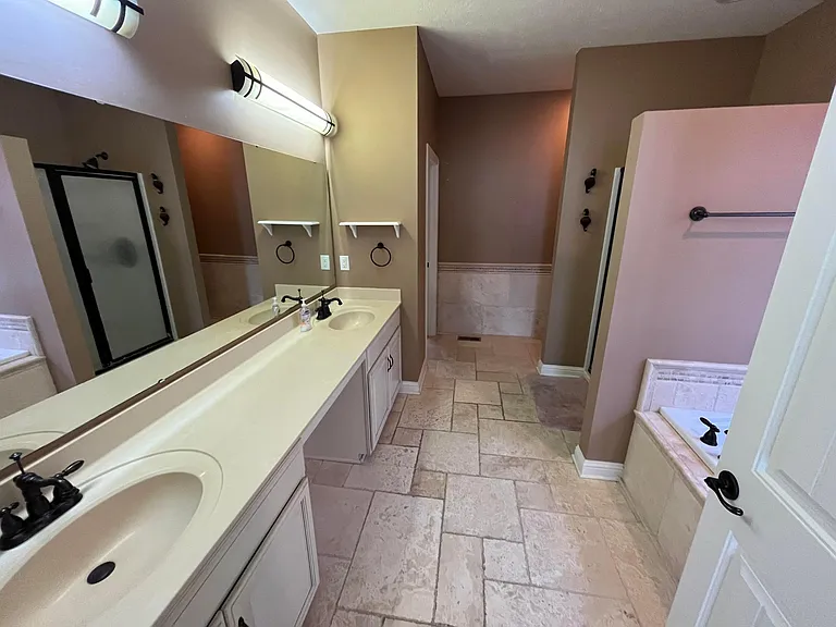 1936 Heathrow Dr — Photo 11