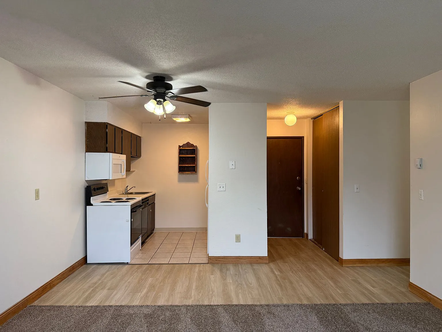 Crestwood Apartments — Photo 4