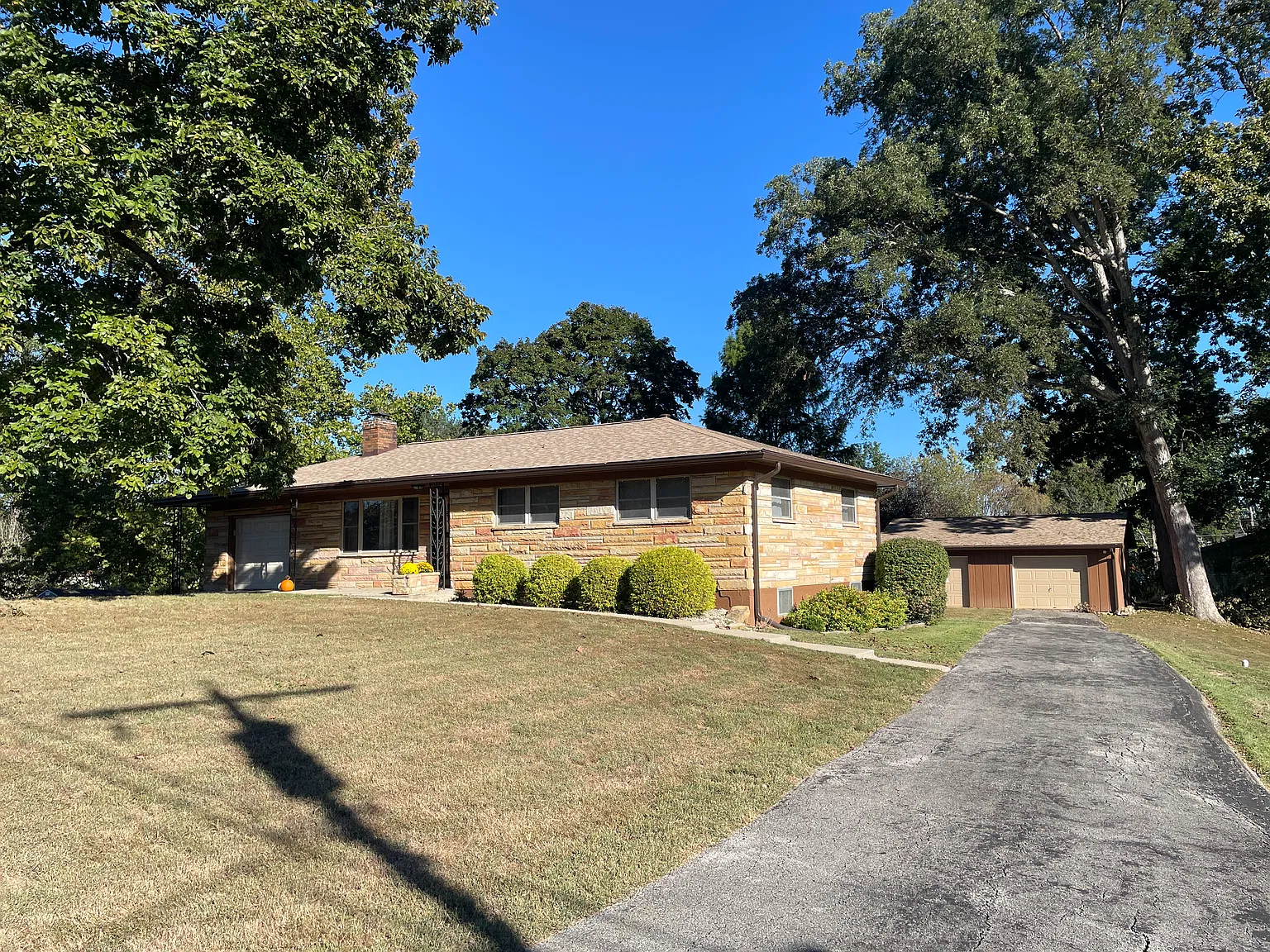 3 bed, 1100 sqft, $1,850 — Photo 2