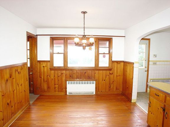5th image of 218 No 4 Ave