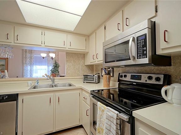 5th image of 13268 Whitehaven Ln APT 105