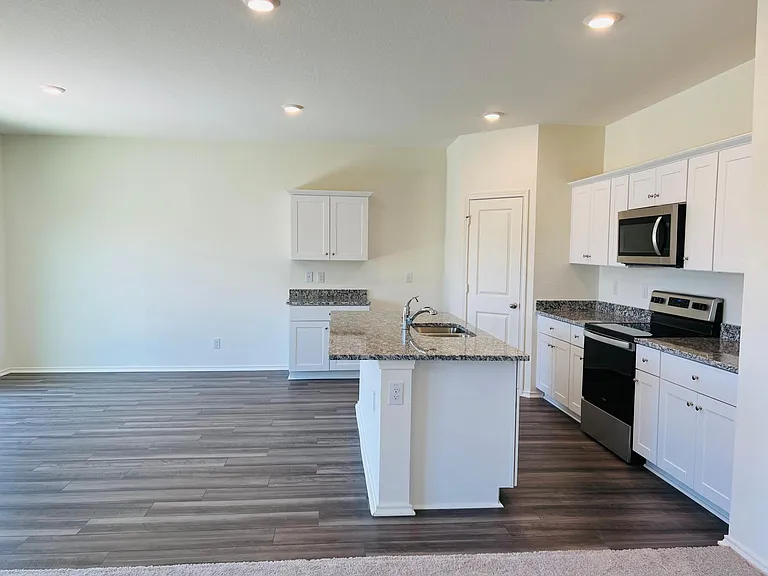 8907 Colony Mdw — Photo 2