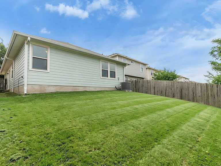 535 Twisted Oaks Ln — Photo 15
