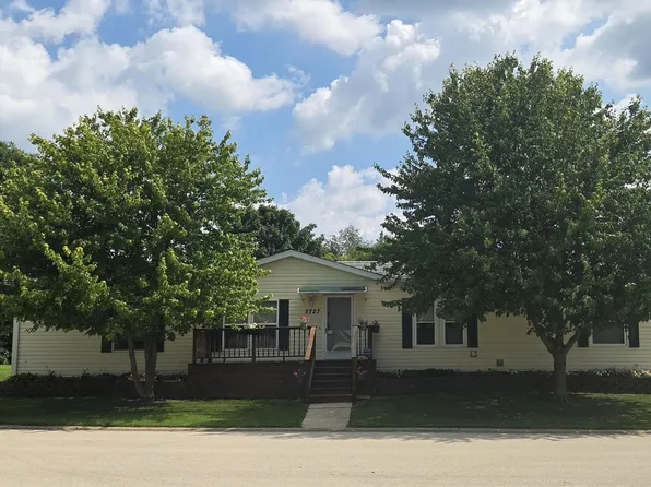 5727 Butternut Dr, Machesney Park, IL 61115