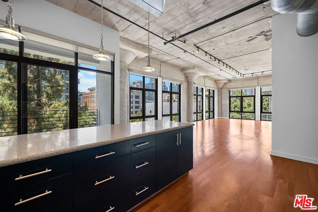 2 bed, 2.0 bath, 1571 sqft, $4,500 — Photo 1