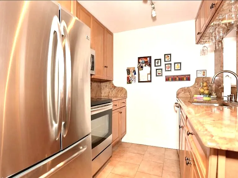 300 Winston Dr #L05 — Photo 5