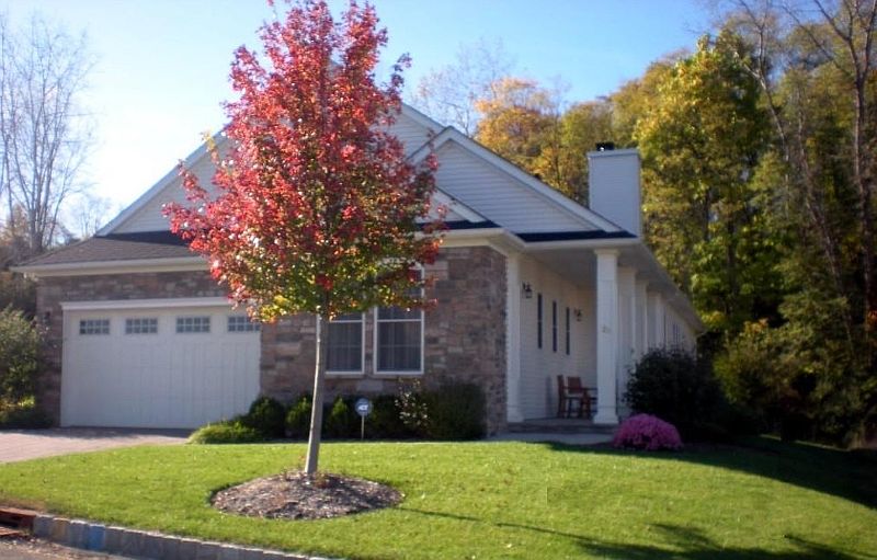 1st image of 29 Bluffs Ct