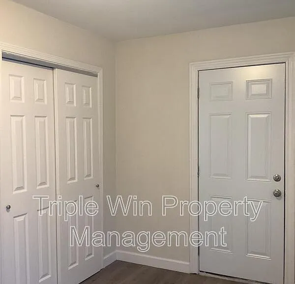 535 S Adams St — Photo 25