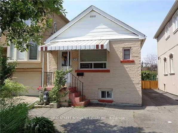 970 Briar Hill Ave, Toronto, ON M6B 1M3