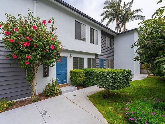 3rd image of 1524 Manhattan Beach Blvd APT C