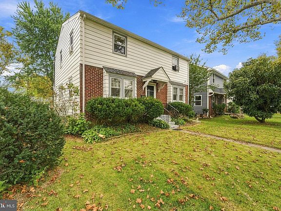 3rd image of 109 Leconey Cir