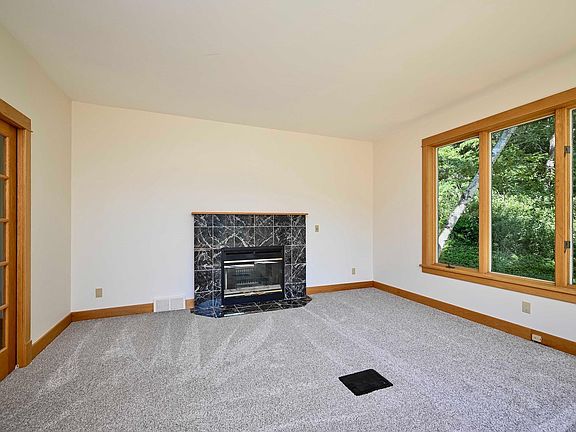 5th image of 104 Forest Oak Ct