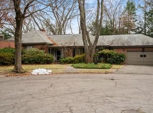 32 Elizabeth Cir, Newton, MA 02465