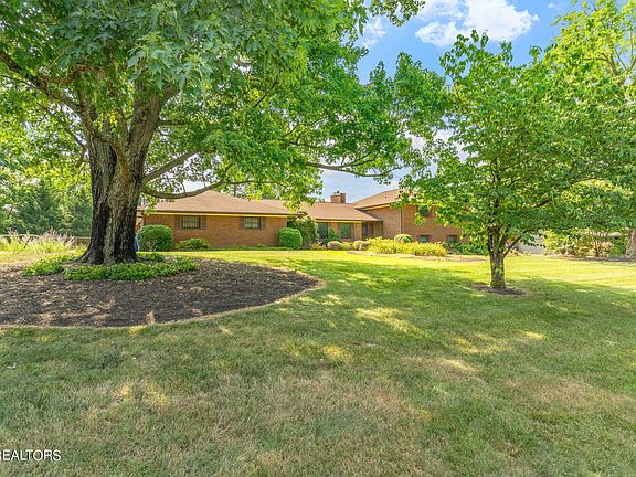 3rd image of 8606 Wimbledon Dr