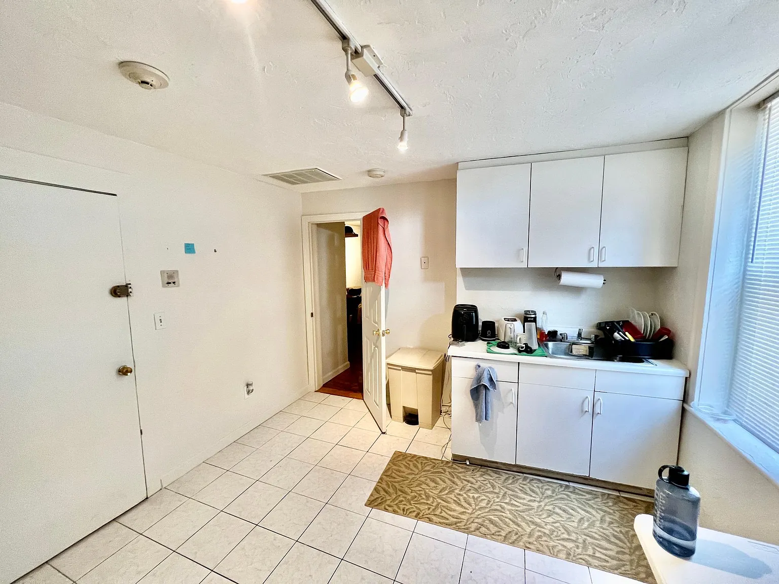 Studio, 9999 sqft, $2,200 — Photo 3