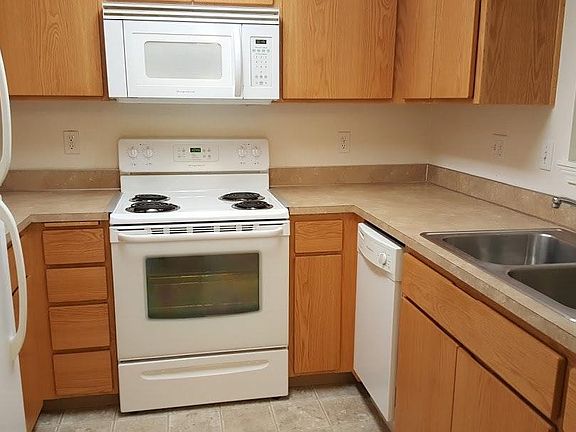 4th image of 921 SE Klemgard St APT C4
