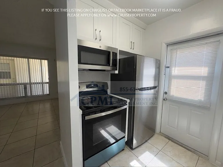 532 S Crescent Dr Hollywood, FL 33021 — Photo 10